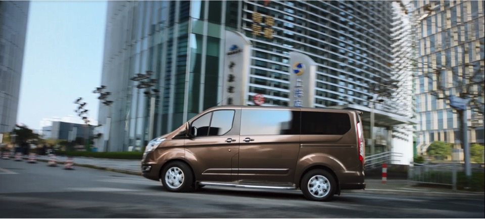 ford-tourneo-moi-can-bang